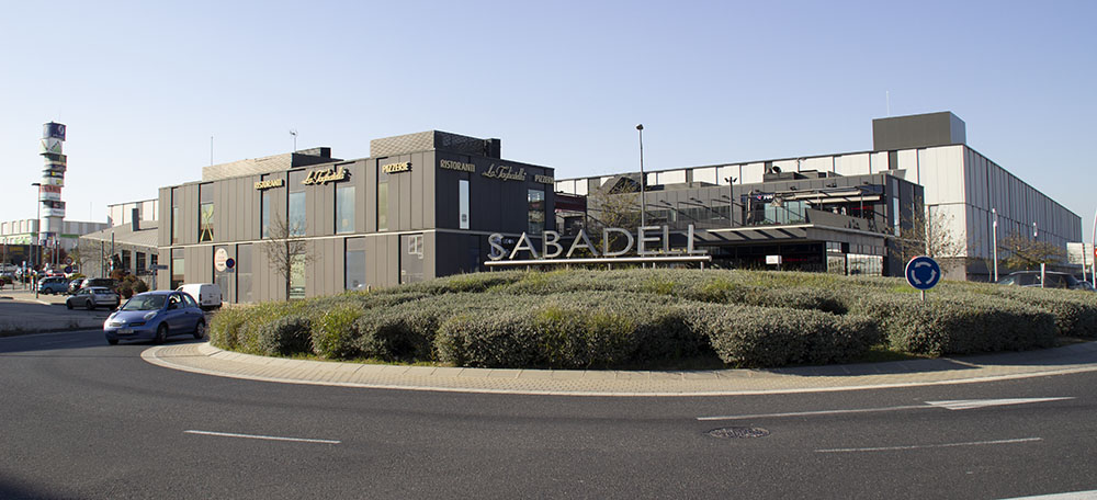 Foto portada: rotonda d'entrada a Sabadell des de la C-58. Autor: M.Centella.