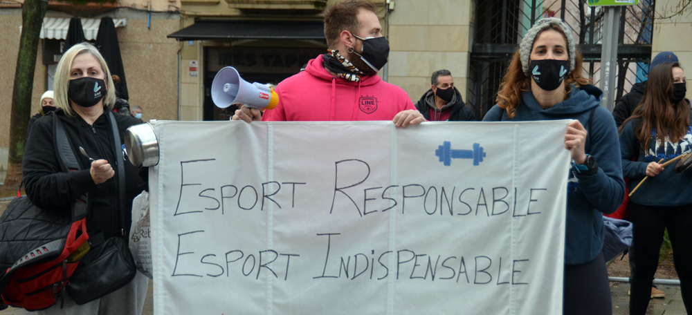 Foto portada: protesta pel tancament de gimnasos i centres esportius. Autor: David B.