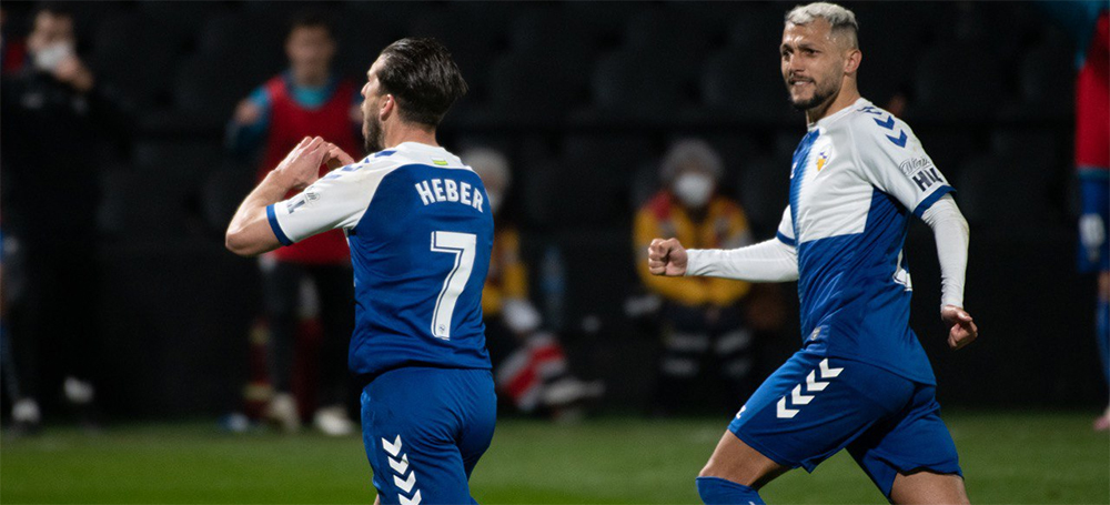 Heber celebrant el seu gol a Castàlia. Autor: CES.