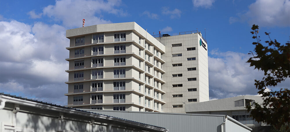 Foto portada: l'actual edifici de l'hospital Parc Taulí, que ara tindrà un annex. Autora: Alba García.