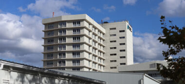 Foto portada: l'actual edifici de l'hospital Parc Taulí, que ara tindrà un annex. Autora: Alba García.