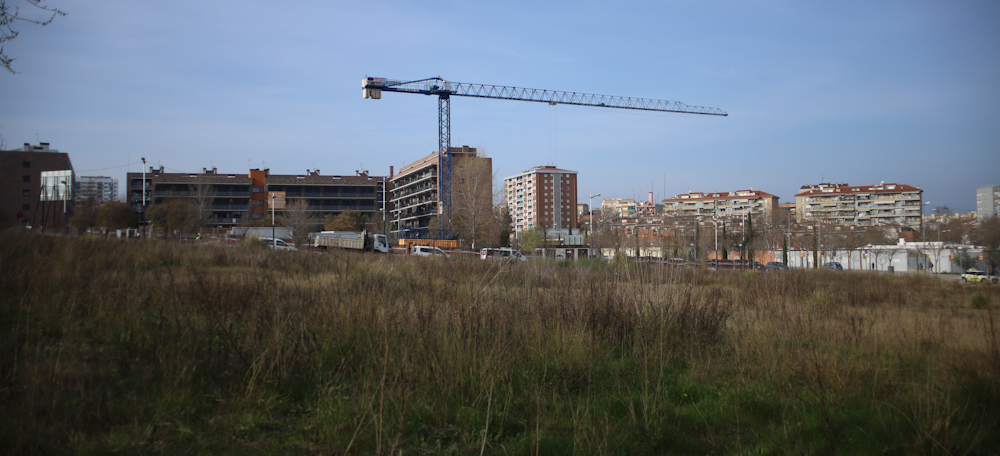 El solar on s'han de fer els pisos de lloguer de Can Gambús, l'any 2021. Autora: Alba Garcia.