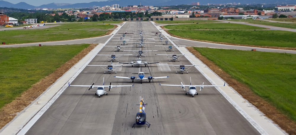 Foto portada: la pista de l'Aerport de Sabadell. Autor: David B.