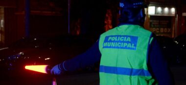 Foto portada: agents de la Policia Municipal,en un control policial. Autor: David B.
