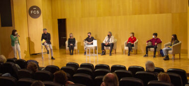 Foto portada: un moment de la trobada d'escriptors, a l'Espai Cultura. Autor: M.Centella.