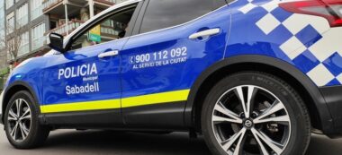 Foto portada: un vehicle de la Policia Municipal. Autor: @policiaSabadell via Twitter.