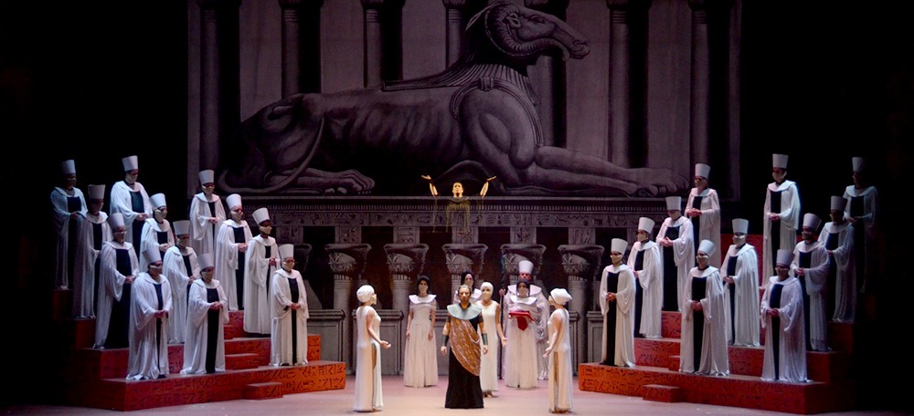 Foto portada: un moment de l'òpera 'Aida', de la Fundació Opera Catalunya. Autor: David B.