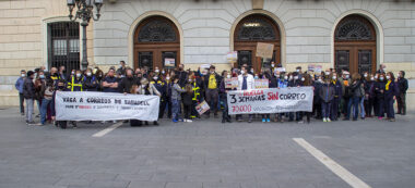 Foto portada: un moment de la concentració d'aquesta tarda. Autor: M.Centella.