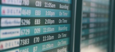 Foto portada: panell informatiu dels viatges d'un aeroport. Font: Sabadell Viatgera