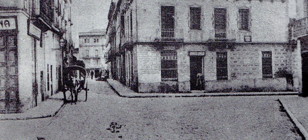 Plaça de les Marquilles, al davant la primera oficina de Correus.