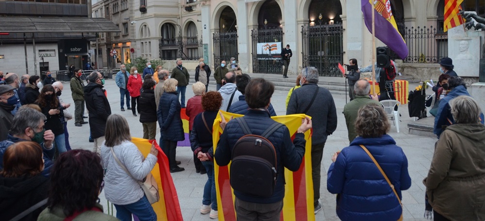 Foto portada: concentració a la plaça del doctor Robert. Autor: David B.