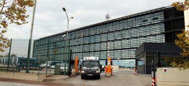 Pla general de l'exterior del complex central dels Mossos d'Esquadra de Sabadell.