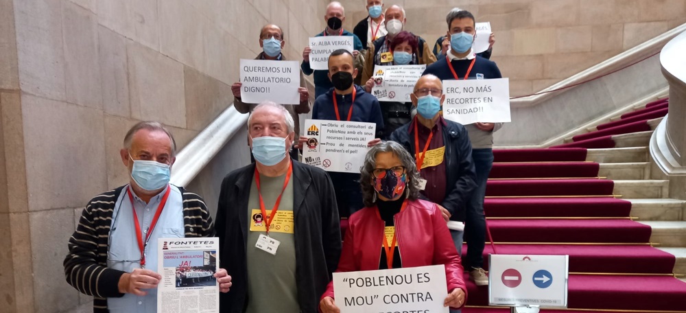 Foto portada: veïns del Poblenou i membres del moviment veïnal al Parlament. Autor: David B.