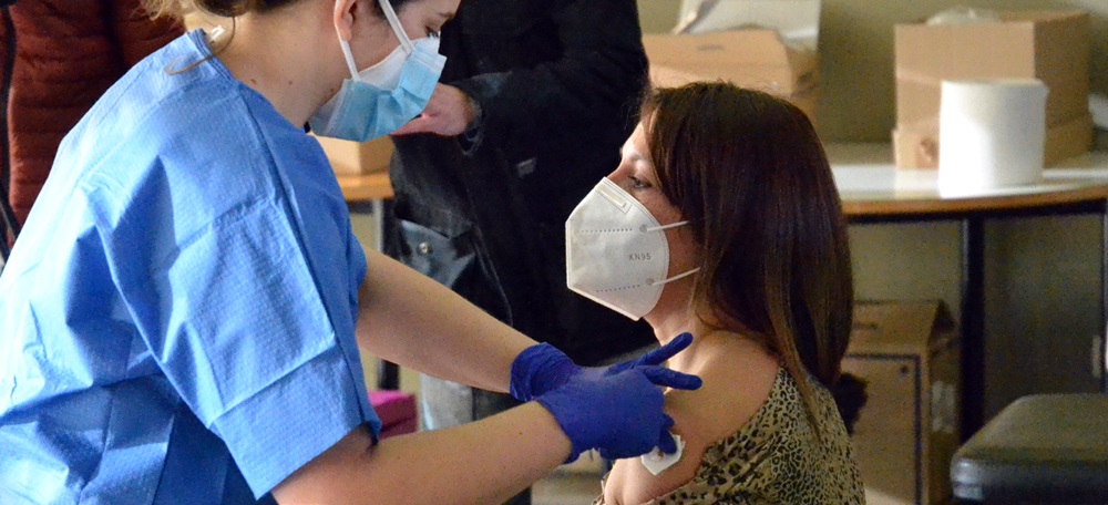 Foto portada: vacunació al casal cívic dels Merinals, al febrer. Autor: J.d.A.