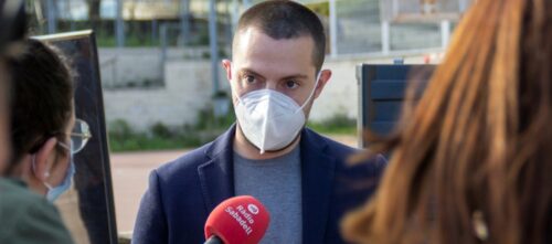 Foto portada: l'actual regidor d'Acció Social, Eloi Cortés, aquest dimecres en una roda de premsa. Autor: M.Centella.