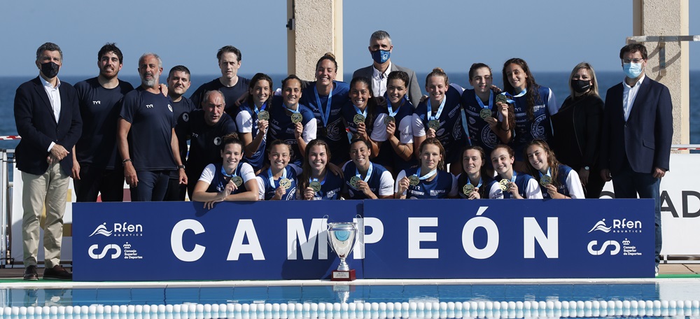 Foto portada: la foto de les campiones. Autor: RFEN.