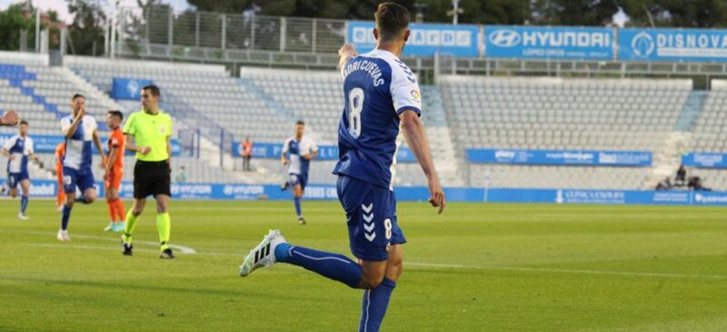 Foto portada: el futbolista Adri Cuevas, celebrant el seu gol. Autor: @CESabadell via Twitter.