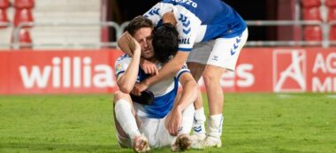 Foto portada: Edgar i Josu al final del partit. Autor: CE Sabadell via Twitter.