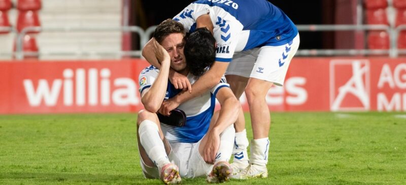 Foto portada: Edgar i Josu al final del partit. Autor: CE Sabadell via Twitter.