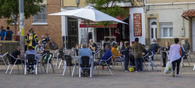 Foto portada: terrasses a la plaça del Pi, el passat divendres. Autor: M.Centella.