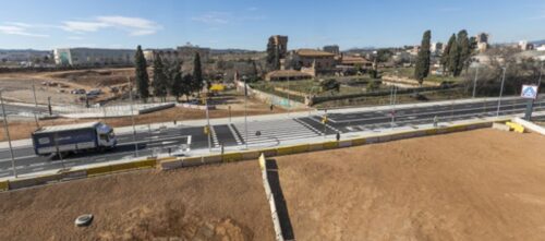 Foto portada: el Passeig de Can Feu, amb el castell de fons. Autor: Ajuntament.