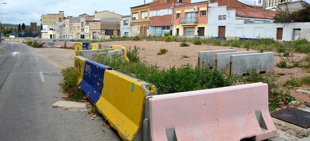 Foto portada: l'espai guanyat a les vies del tren, fa alguns mesos. Autor: David B.