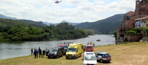 Pla general del lloc on es fa la recerca del jove desaparegut al riu Ebre a l'alçada de Miravet. Foto del 3 de juny del 2021 (Horitzontal).