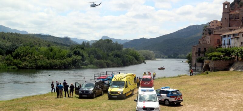 Pla general del lloc on es fa la recerca del jove desaparegut al riu Ebre a l'alçada de Miravet. Foto del 3 de juny del 2021 (Horitzontal).