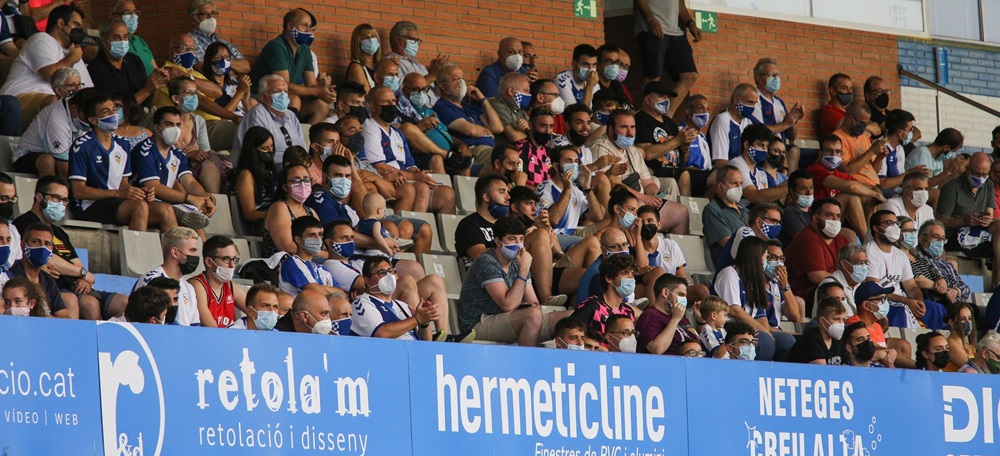 Foto portada: aficionats del Sabadell, a l'estadi. Autor: @CESabadell via Twitter.