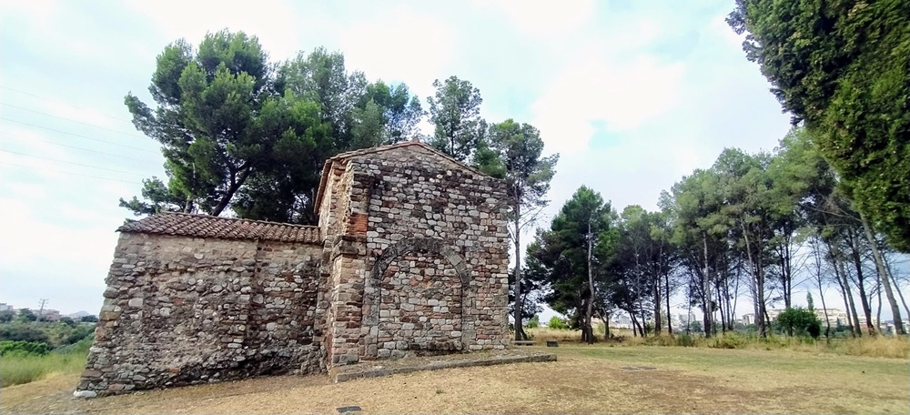 Foto portada: l'ermita de Sant Nicolau, entre el cementiri i Torre-romeu. Autor: J.d.A.