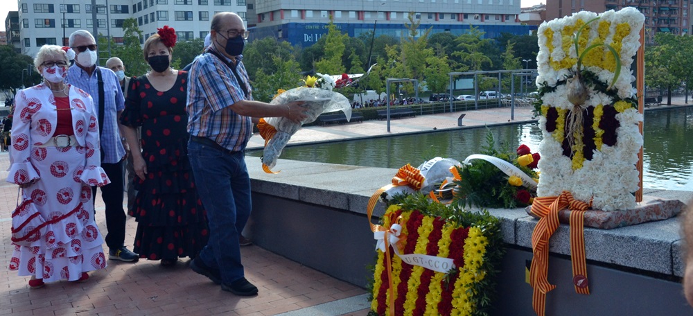 Foto portada: ofrena floral de l'entitat Agrupación Andaluza de San Sebastián de los Ballesteros a Catalunya. Autor: David B.