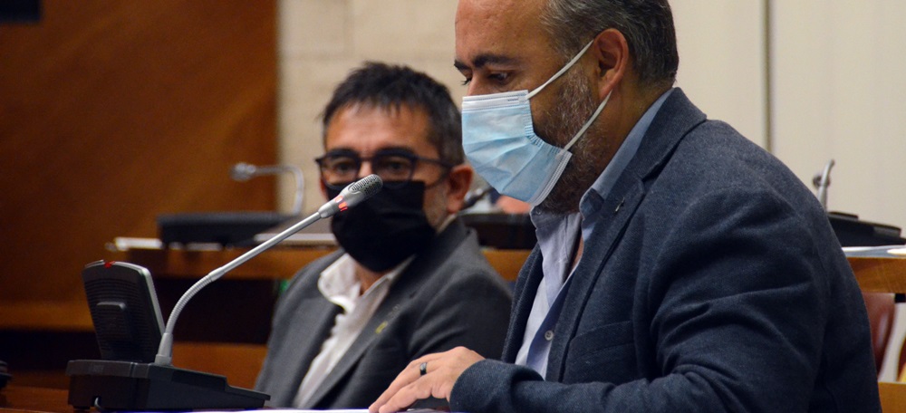 El regidor republicà Raúl García Barroso. A la seva esquerra, el portaveu d'ERC, Gabriel Fernàndez. Autor: David B. 