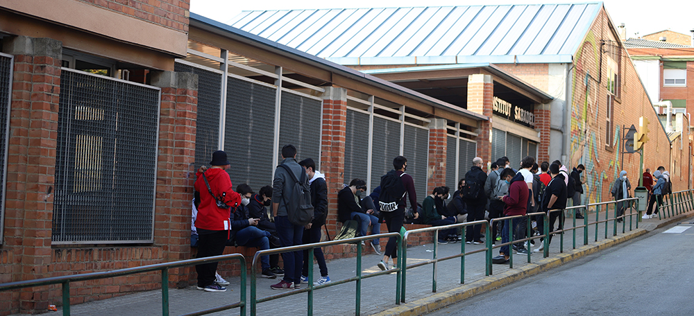 Foto portada: exterior de l'institut Sabadell, al barri de Can Rull, el curs passat. Autora: A.Garcia.