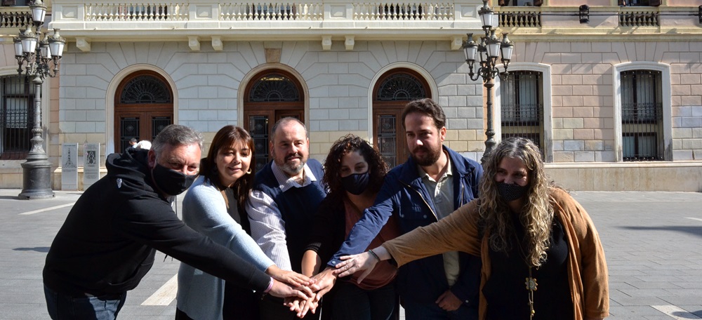 Foto portada: dirigents de Catalunya en Comú i de Podem, el passat dilluns a la plaça Sant Roc. Autor: J.d.A.