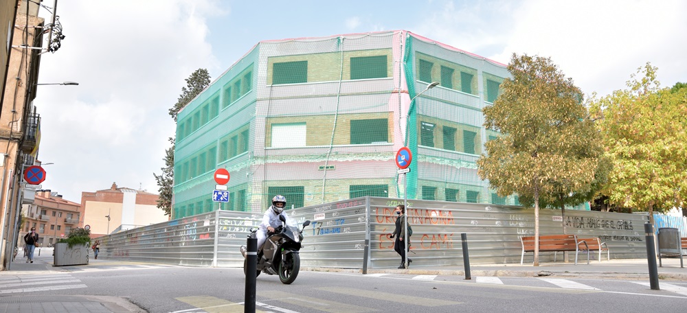 Foto portada: l'antiga escola Riu Sec, al barri de Gràcia, futura Oficina d'Entitats. Autor: D.Chao.