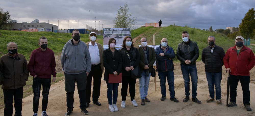 Foto portada: membres del govern municipal i de la Comissió Parc del Nord. Autor: David Chao.