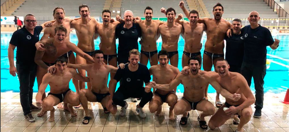 Foto portada: l'equip masculí del CN Sabadell celebrant la classificació per les semifinals europees. Autor: CN Sabadell via Instagram.