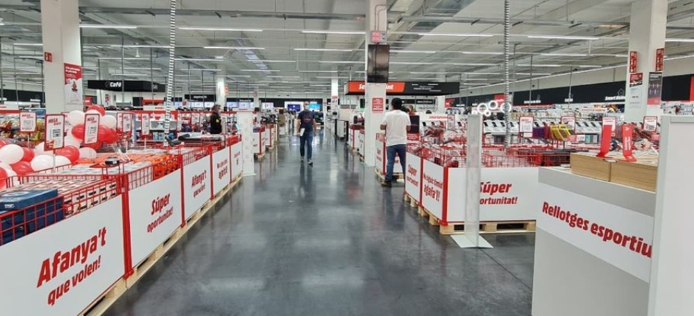 Foto portada: establiment Mediamarkt, a punt d'obrir. Autor: cedida.