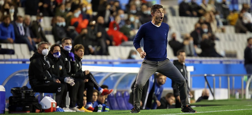 Hidalgo, entrenador del Sabadell, contra el San Fernando. Autora: Dihor.