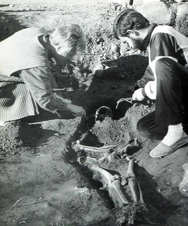 Treballs d'excavació a les tombes.