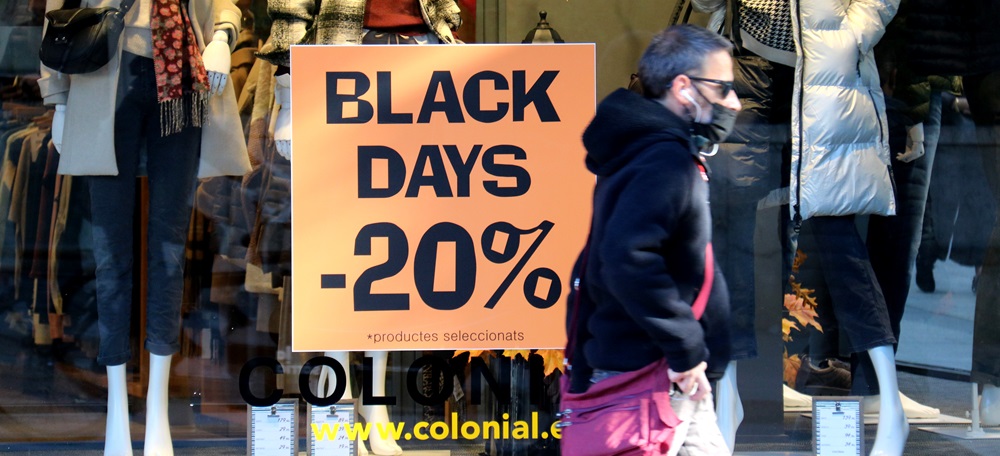 Foto portada: una botiga del centre de Sabadell, durant el Black Friday. Autor: ACN.