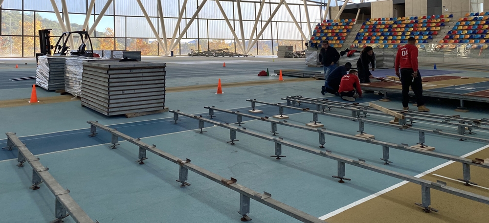Obres a la Pista Coberta d'Atletsime per recuperar la forma habitual de l'equipament esportiu. Autora: J. Ramon