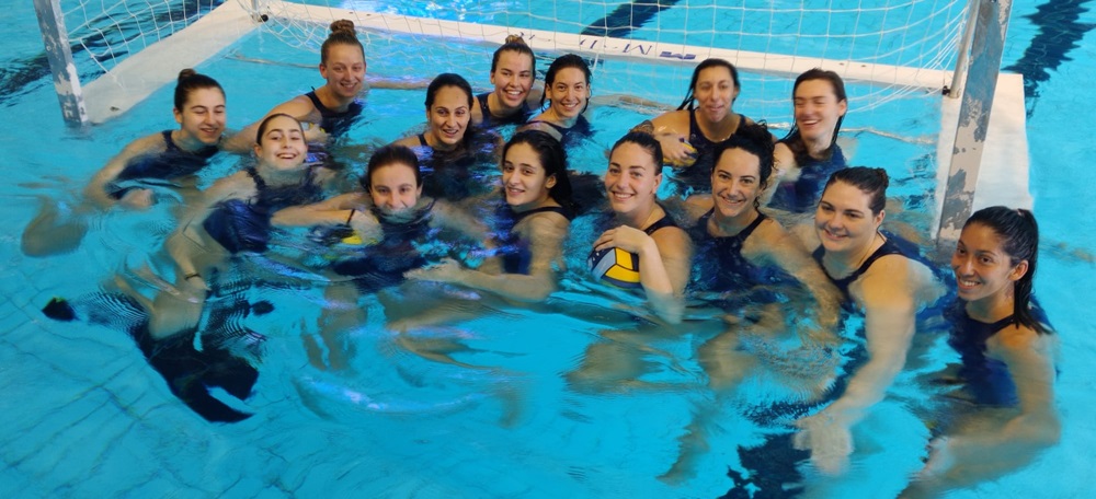 Foto portada: l'equip femení del CN Sabadell, aquest migdia, al Mediaday. Autor: J.Sánchez.