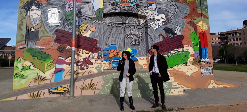 Foto portada: la tinenta d'alcaldessa Marta Morell i l'artista Gerard Torres, aquest divendres. Autor: Ajuntament.