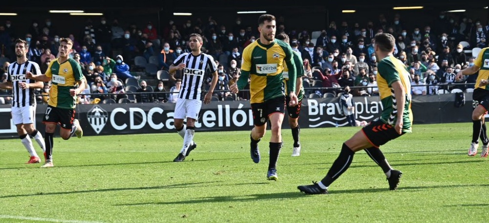 Jacobo Gonzàlez celebrant el 0-1 del Sabadell a Castalia (Foto CES)