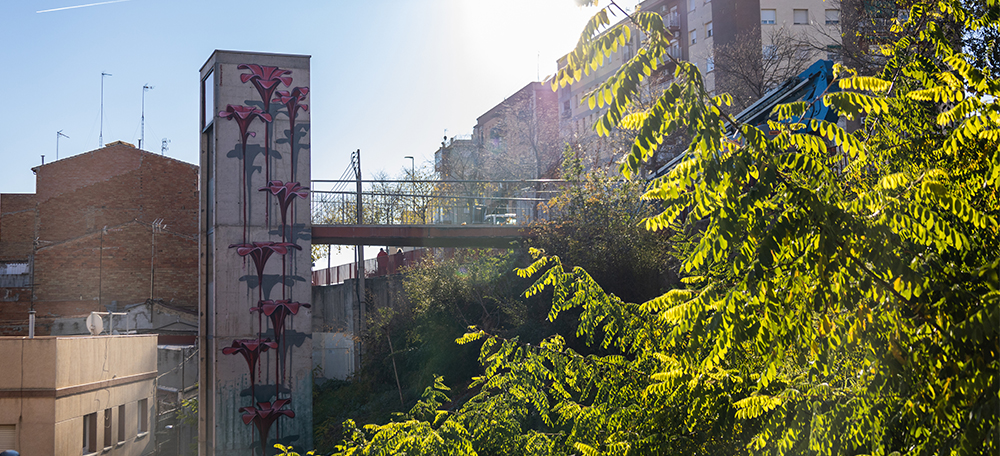 Foto portada: l'ascensor de Can Puiggener amb el grafit de Werens. Autora: Gemma Vives.