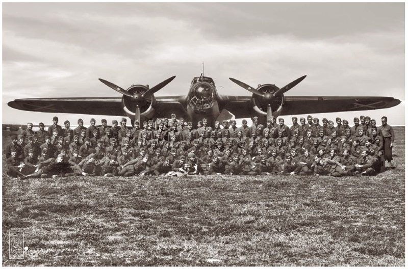 La Legió Còndor, l'any 1939, a l'Aeroport. Autor desconegut. Cedida per Aleix González. Present al calendari 'Sabadell ahir' de la UES.