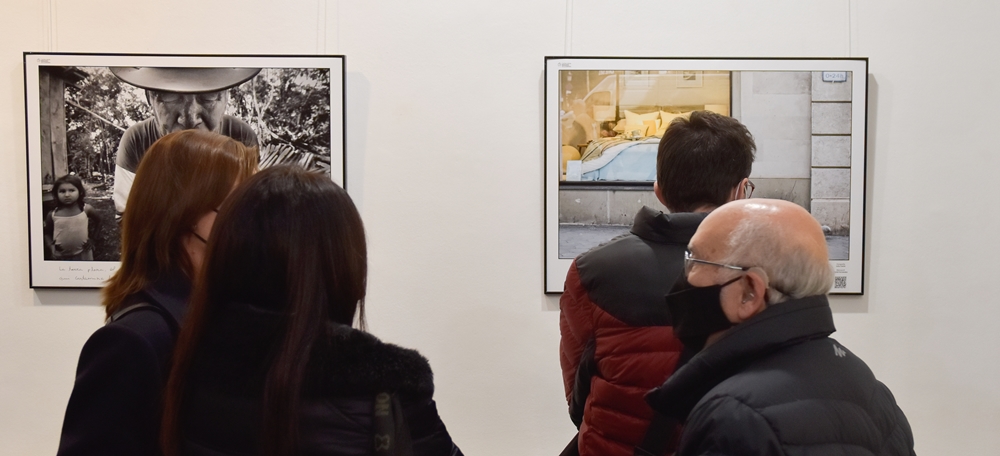 Foto portada: Inauguració de l'exposició fotogràfica 'Llibertats perdudes' al Casal Pere Quart. Autor: David Chao.