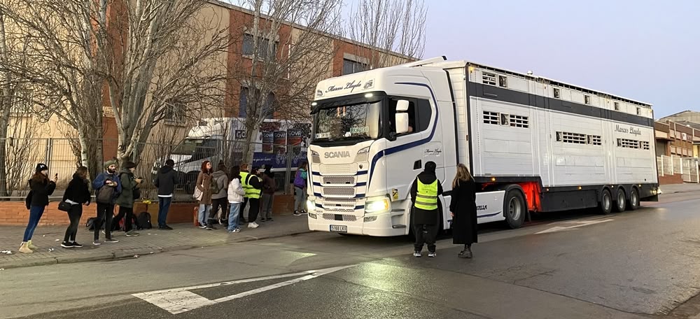 Vigília de Barcelona Animal Save a Sabadell, aquest diumenge a la tarda davant l'escorxador. Autora: J. Ramon