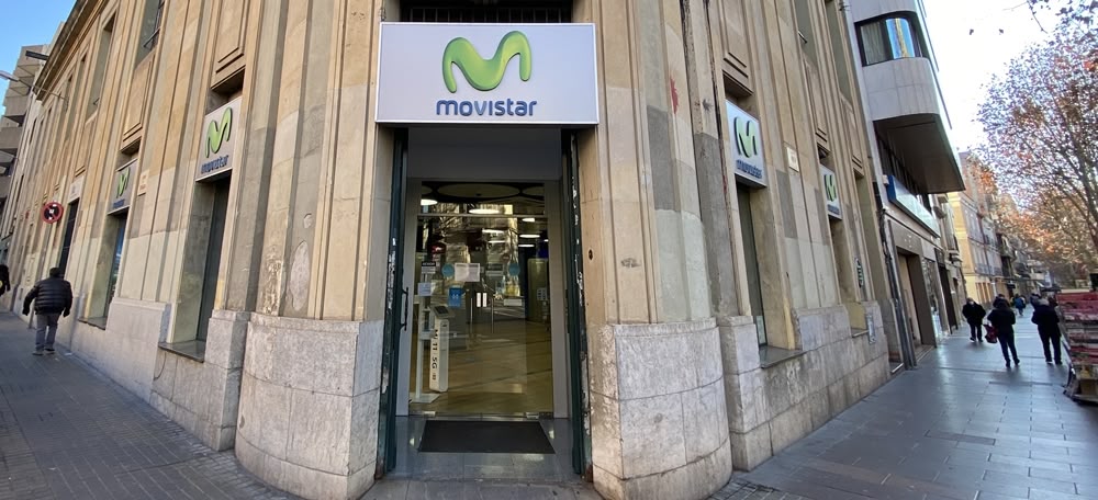 Botiga Movistar, entre la Rambla i el carrer República. Autora: J. Ramon